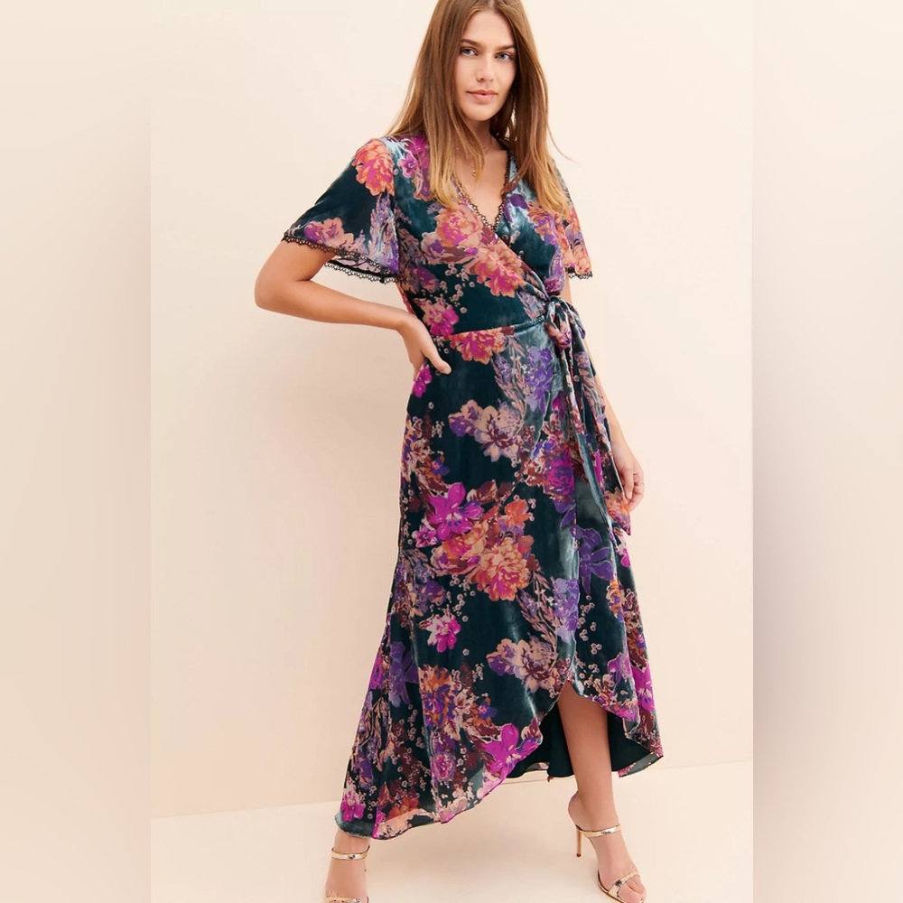 Harlyn Guest of Honor Velvet Dress